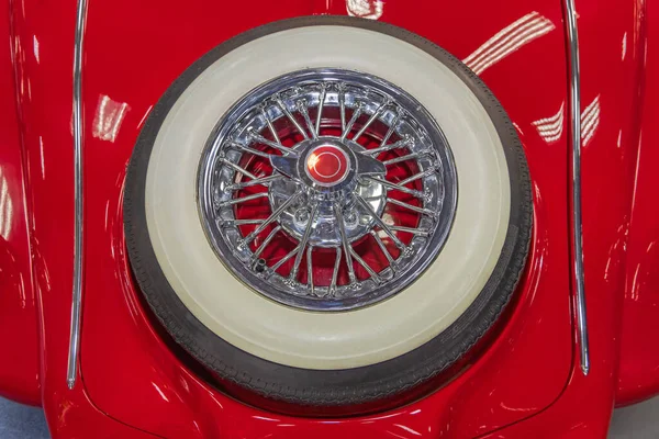 Vezetékes Küllős Kerék Whitewall Gumiabronccsal Classic Car Nál — Stock Fotó