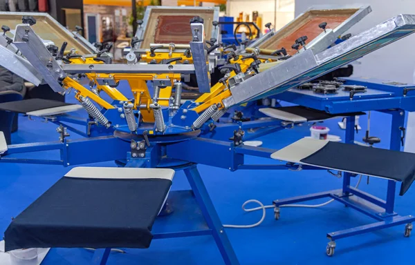 Automatisiertes Siebdruckmaschinenkarussell Der Druckerei — Stockfoto