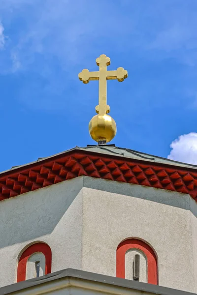 Χρυσός Σταυρός Στην Κορυφή Της Μονής Εκκλησία Dome Rakovica — Φωτογραφία Αρχείου