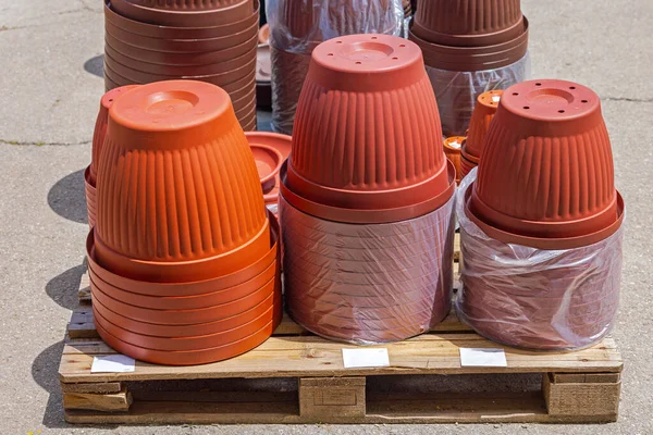 Novos Vasos Flores Plástico Para Cima Lado Para Baixo Palete — Fotografia de Stock
