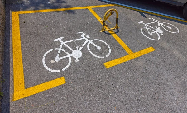 Espaço Reservado Para Bicicletas Apenas Canto Estacionamento Cidade — Fotografia de Stock