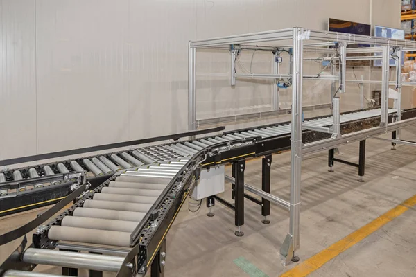 Automated Long Conveyor Sorting Rollers Distribution Warehouse — Stock Photo, Image