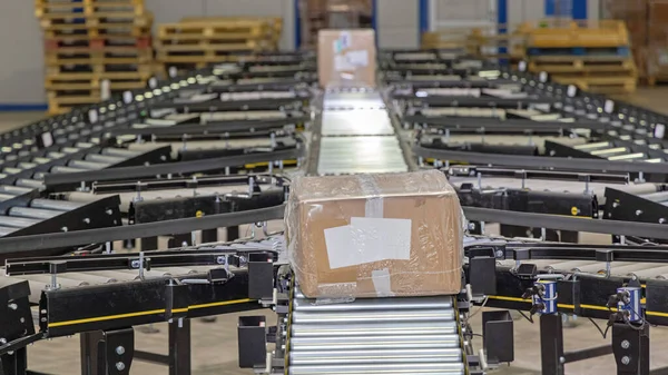 Automatisk Sortering Frakt Lådor Conveyor Rollers Distribution Lager — Stockfoto