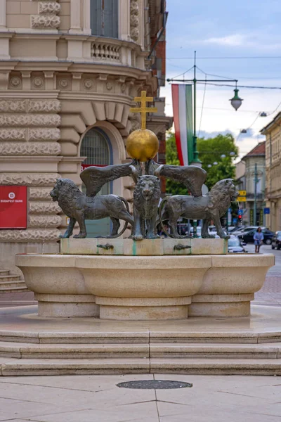 Szeged Węgry Lipca 2022 Fontanna Millenium Cztery Skrzydlate Lwy Wspierają — Zdjęcie stockowe