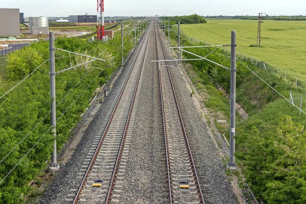 高速列車のためのダブルトラックストレート鉄道 — ストック写真