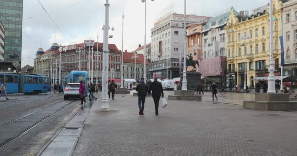 Zagreb Kroatien November 2019 Folk Gåture Ban Josip Jelacic Square – Stock-video