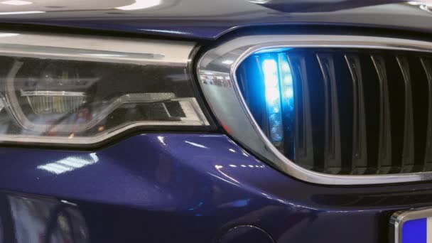 Lampeggiante Luci Blu Griglia Intercettore Della Polizia Fast Vehicle — Video Stock