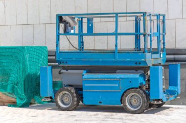 Hava İşleri Platformu Makas Kaldırma Otomatik Aracı