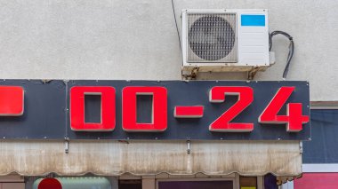 Çifte Sıfır ile Yirmi Dört Dükkanında Kırmızı İşaret Saatleri Kesintisiz Açılıyor