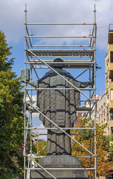 Bronze Statue Saint Sava Covered Scaffolding Rear View Mantle Cloak — Stock Photo, Image