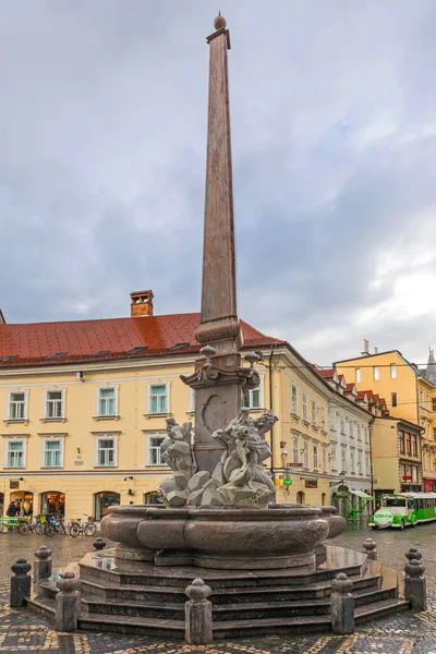 Liubliana Eslovenia Noviembre 2019 Robba Fountain Landmark Mestni Square Capital —  Fotos de Stock