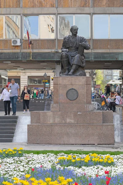 ベオグラード セルビア 2021年4月12日 首都センタープラトンのブロンズ記念碑ペトロヴィッチ ナチオス歴史的ランドマーク — ストック写真