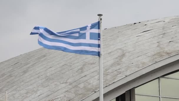 Řecká Národní Vlajka Přední Části Pavilonu Stavební Mraky Přiblížit — Stock video