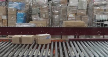 Hızlı Paketler Paketleri Paketler Depo Sıralama Deposundaki Taşımacılarda Sevkiyatı Büyütür