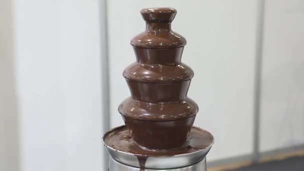 Mjölk Choklad Fondue Fontän Multi Layer Sweet Tower — Stockvideo