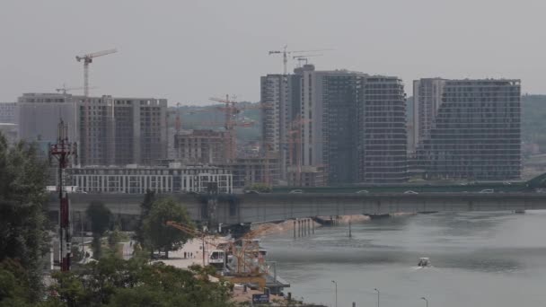 Beograd Serbien Waterfront Bygninger Byggeplads Sava River Summer Day – Stock-video