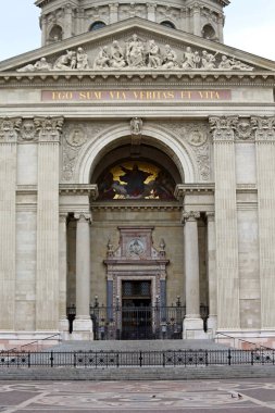 Budapeşte Macaristan 'daki Staint Stephen Katedraline Giriş