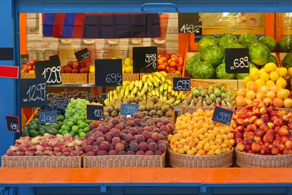 Fructe Coșuri Standul Fermierilor Din Budapesta Ungaria — Fotografie, imagine de stoc