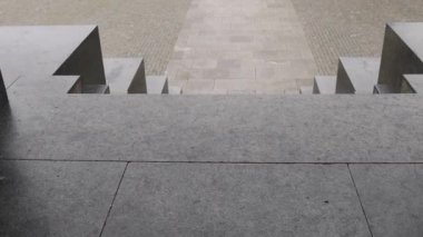 Belgrad, Sırbistan - 13 Nisan 2020: Avala Park Piknik Alanı Dağ Zirvesi Bahar Günü Eğilimi.