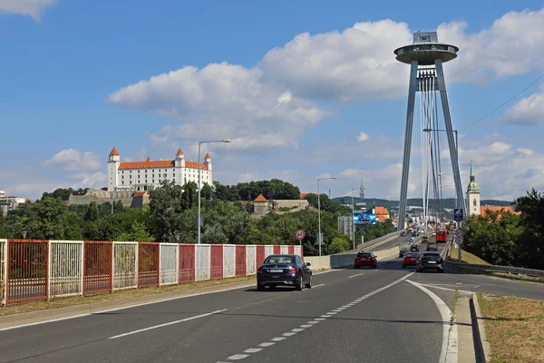 Братислава Словаччина Липня 2015 Року Відомий Snp Міст Рестораном Нло — стокове фото