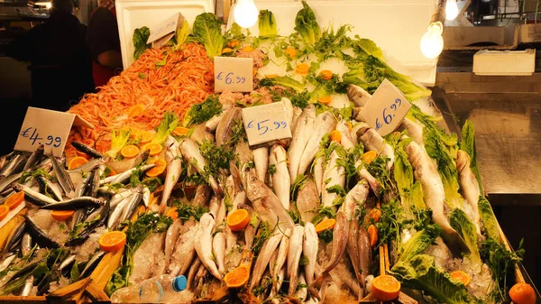 Fisch Und Garnelen Auf Dem Zentralen Markt Athen Griechenland — Stockfoto