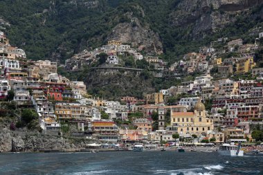 Tyrhenian Deniz Cephesi Panorama 'dan Positano Kasaba Görünümü