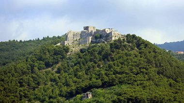 İtalya 'nın Salerno şehrindeki Tepedeki Arechi Kalesi