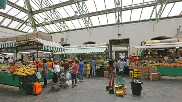 Rome Italië Juni 2014 Peole Shopping Bij New Farmers Market — Stockfoto