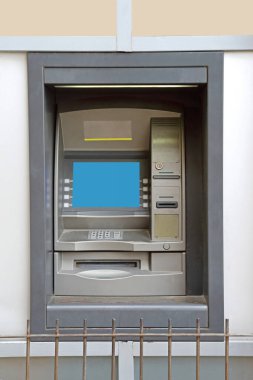 Eski Banka Penceresinde Otomatik Veznedar Nakit ATM