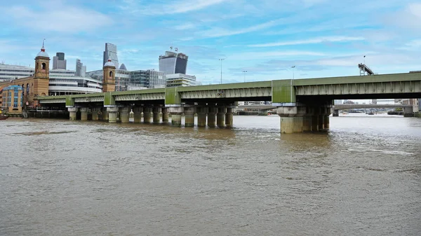 キャノン ストリート鉄道橋 ロンドン テムズ川越え — ストック写真