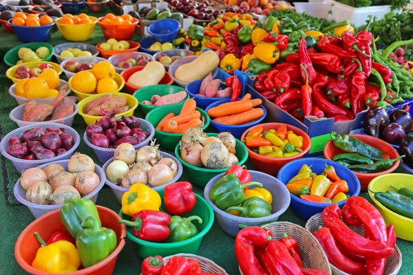 Colourful Mix Vegetables Bowls Farmers Market Stall London — Stock Photo, Image