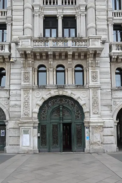 Triest Italien Oktober 2014 Große Bogentür Eingang Zum Rathaus Stadtzentrum — Stockfoto