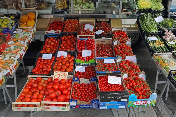 Trieste Italie Octobre 2014 Sélection Tomates Italiennes Fraîches Stand Marché — Photo