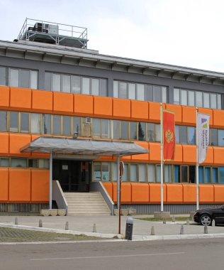 Podgorica, Karadağ - 16 Nisan 2011: Başkentteki Sağlık Sigortası Sosyal Koruma Fonu Hükümet Binası.