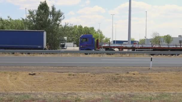 Vrachtwagens Vast Bij Europese Grensproblemen Voor Het Vervoer Van Goederen — Stockvideo