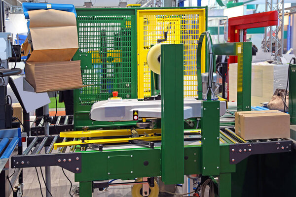 Картонные коробки уплотнения и упаковки машины конвейер