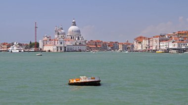 Venedik 'te Basilica di Santa Maria della Selamlar İtalya Gölündeki Su Panoraması
