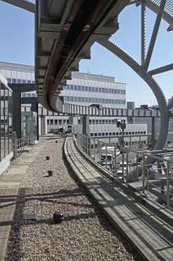 Almanya 'nın Düsseldorf havaalanındaki Skytrain için Mono Demiryollarının Yükseltilmesi