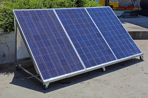 Painel Solar Fotovoltaico Móvel Módulos Potência Angular Com Rodas — Fotografia de Stock