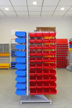 Plastik Ayıklama Kutuları Atölyesi ile Depolama Düzenleyici Aracı