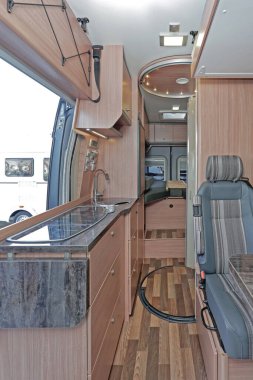 Modern Kamp Van RV İçi Küçük Mutfak