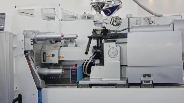 Plastik Parçalar Fabrikası Enjeksiyon Pervaz Makinesi