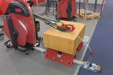 Fabrikada Tahta Kutu ve Palet Kaydırma Makinesi