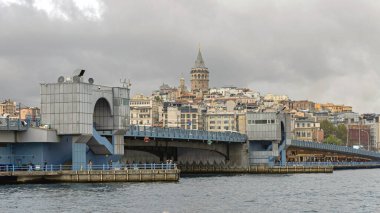 İstanbul 'da Galata Köprüsü ve Kule Simgeleri