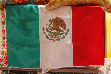 Meksika Ulusal Bayrağı Yeşil Beyaz ve Kırmızı Renkler