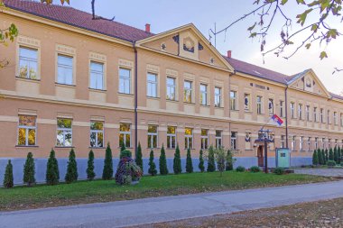 Krusevac, Sırbistan - 12 Ekim 2023: Lazar Town Tarihi Parkındaki Ulusal Müze Binası.