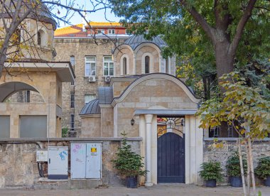 Sofya, Bulgaristan - 16 Ekim 2023: Saint Marina Kilisesi Başkent merkezindeki Sveta Nedelya Meydanı 'nda Sonbahar Günü Gizli.