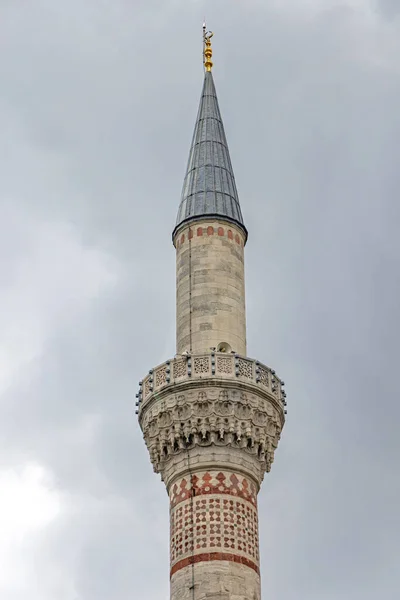 碧亚兹特二世奥斯曼帝国清真寺建筑乌云天空伊斯坦布尔土耳其 — 图库照片