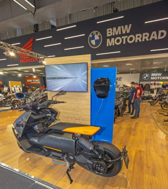 Belgrad, Sırbistan - 22 Mart 2023: Uluslararası Moto Tutku Fuarı Etkinliğinde Yeni Elektrik Gücü Sıfır Emisyonlu Scooter Bmw Almanya 'dan.