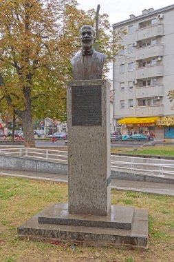 Belgrad, Sırbistan - 07 Ekim 2021: Şehir merkezindeki Yağmur Sonbahar Gününde Yunan Eleftherios Venizelos Anıt Parkı.